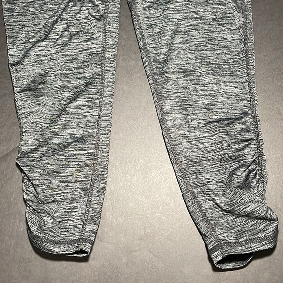GAIAM gray & black Capri length yoga leggings in women’s size XS - Picture 7 of 7